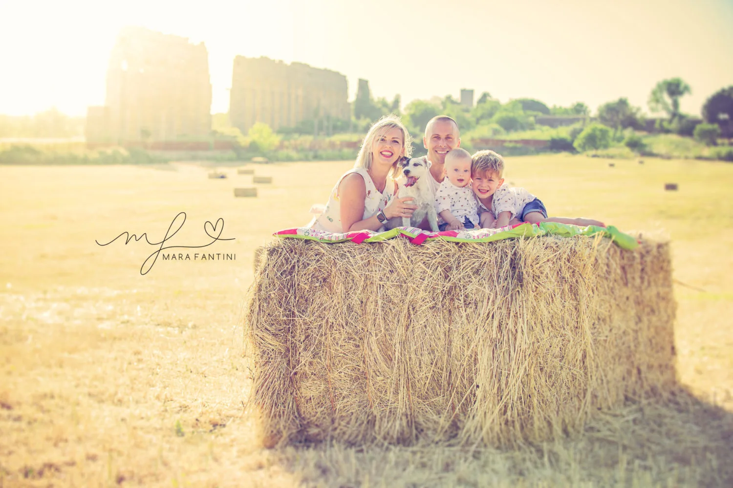 Rome family photographer golden hour Parco degli Acquedotti Family photo session Rome outdoor natural light — professional photographer