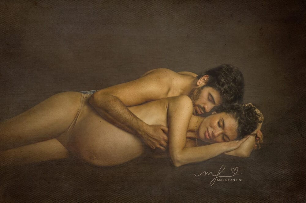 ritratto-fine-art-maternita-roma-pittorico Ritratto gravidanza fine art in stile Caravaggio,vermeer chiaroscuro drammatico su sfondo scuro, fotografia artistica professionale Mara Fantini.