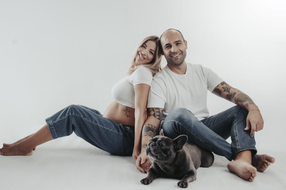 Servizio fotografico gravidanza con cane Roma — coppia con bulldog francese