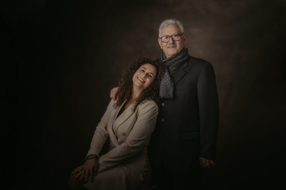 ritratto-padre-figlia-servizio-fotografico-roma Ritratto di un padre e sua figlia adulta durante un servizio fotografico di famiglia a Roma