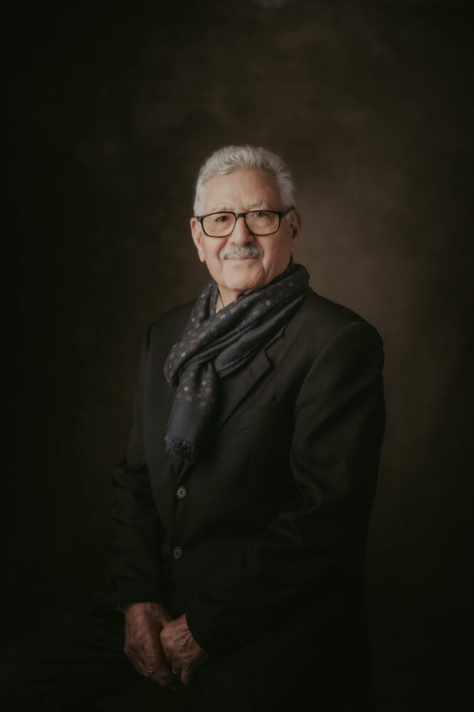 ritratto-papa-sciarpa-servizio-fotografico-roma Ritratto di un papà con la sciarpa durante un servizio fotografico a Roma